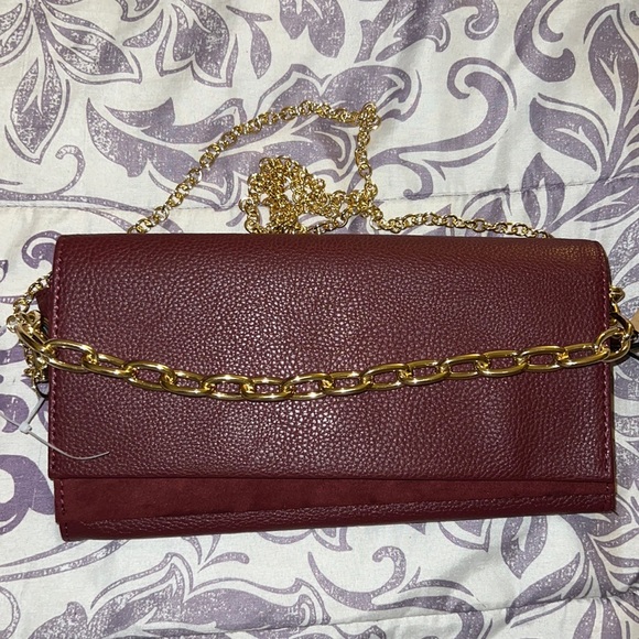 Steve Madden wine color clutch with gold chain straps - Picture 1 of 10